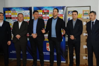 FSS I MOS NASTAVILI AKCIJU: Oprema za klubove sa Čukarice