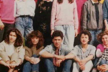 BLAŽEN MEĐU ŽENAMA I U SREDNJOJ ŠKOLI! Prepoznajete li POPULARNOG pevača?