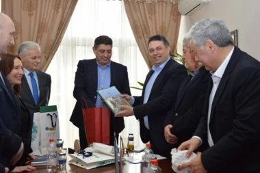 DELEGACIJA SA KRITA NA ČUKARICI: Bratimljenje dveju opština!