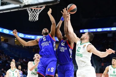 FAVORITI SIGURNI: Himki nadigrao PAO, Žalgiris počistio Efes