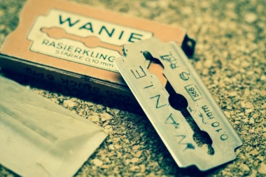 HOROR U PROKUPLJU: Zatvorenik progutao žilet, ne da lekarima da ga izvade!