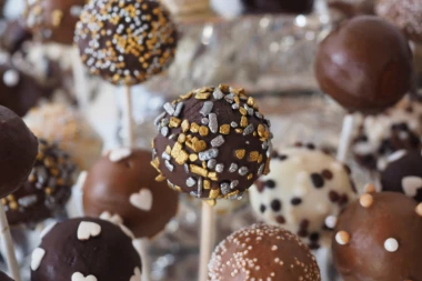 Napravite popularne "CAKE POPS"