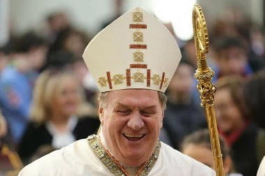 KOME SE TO OBRAĆA KARDINAL? Slatko pajki draga, volim te!