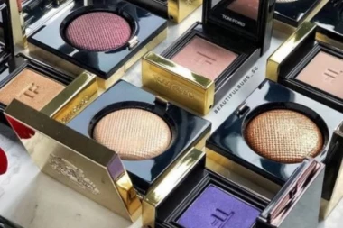 SPREMITE ŠMINKU ZA PROLEĆE: Novi holo trend osvaja svet!