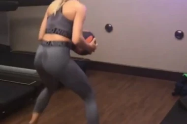 GUZA U PRVOM PLANU: Seksi teniserka objavila video, pa uputila molbu navijačima