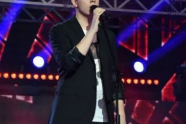 (VIDEO) Svi su voleli da ga slušaju u "Pinkovim zvezdicama" - NJEGOVU PRVU PESMU ĆETE OBOŽAVATI!