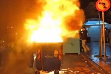 (VIDEO) SOLUN JE GOREO: Navijači PAOK-a razorili grad!