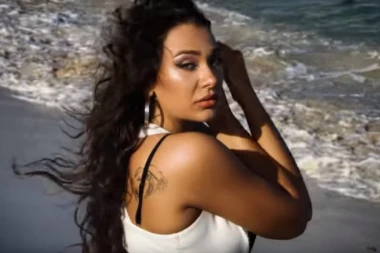 (FOTO) Svi znate VRELU "Uraganku" Sanju, a kad vidite kakav joj je BRAT frajer, popadaće vam vilice!