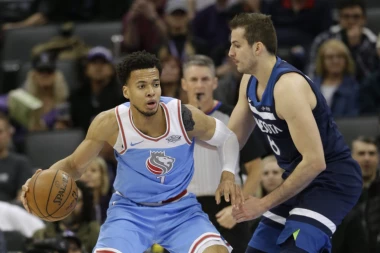 (VIDEO) SRPSKI DERBI U NBA: Bjelica nadigrao Bogdanovića