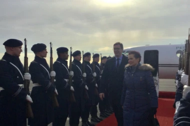 (FOTO) VUČIĆA U BERLINU DOČEKAO POČASNI VOD NEMAČKE VOJSKE!