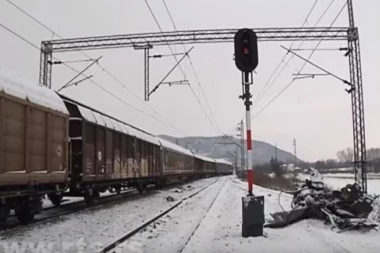 Voz iskočio iz šina kod Makiša! Otkriveno da li je iscurio otrov iz tri cisterne
