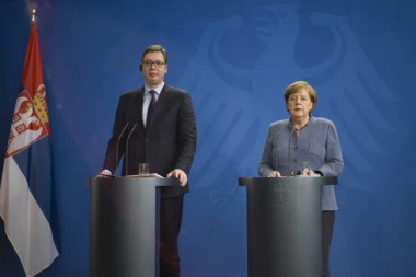 MERKELOVA SA VUČIĆEM U BERLINU: Neću da delim savete o Kosovu!