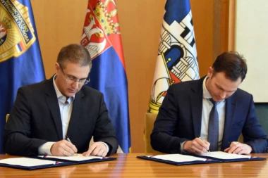 STEFANOVIĆ I MALI GRADE ISTORIJU: Prvi put - spomenik u znak hrabrih policajaca Srbije!