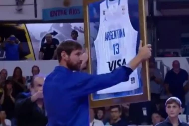 OVACIJE ZA LEGENDU: Argentina "penzionisala" Noćionijev dres