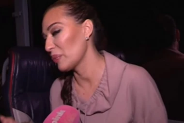 I CECA SE VOZI AUTOBUSOM: Pevačica se truckala u ovom prevoznom sredstvu!