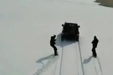 (VIDEO) NOVI HOBI CRNOGORACA - SKIJANJE NA PLAŽI!