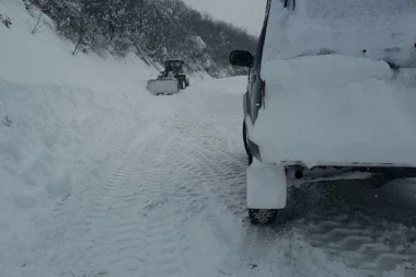 VOZAČI, OPREZ: NESREĆE VREBAJU NA SVAKOM ĆOŠKU!