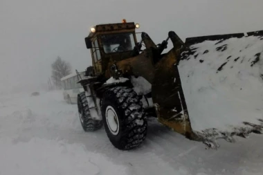 RUSKI ŠLEPER SE PREVRNUO KOD PROKUPLJA!