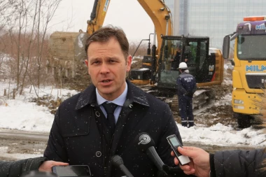 MALI ISPUNIO OBEĆANJE: Nova autobuska stanica u Bloku 42!