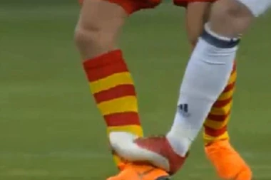 (UZNEMIRUJUĆI VIDEO) JEZIV START: Hrvat umalo slomio nogu protivničkom igraču