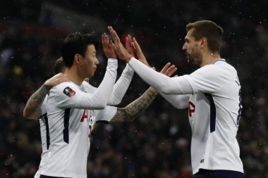 (VIDEO) FA kup: Totenhem se mučio, pa razbio Ročdejl u nastavku