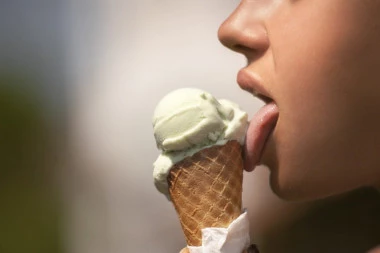 REŠENA MISTERIJA? Naučnici tvrde da su OTKRILI zbog čega nas od hladnih pića i sladoleda BOLE zubi!