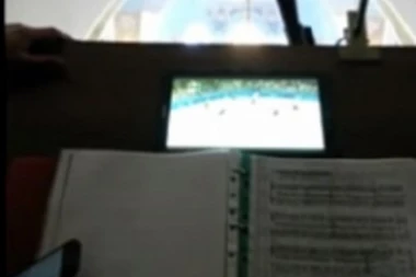 (VIDEO) NEMA PREPREKE ZA RUSE: Hokej i za vreme liturgije