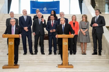 Vučić: Ni Tači ni ja nismo radosni kad treba da razgovaramo