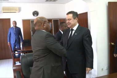 DAČIĆ NA KOMORSKIM OSTRVIMA: Preispitajte odluku o priznavanju Kosova!