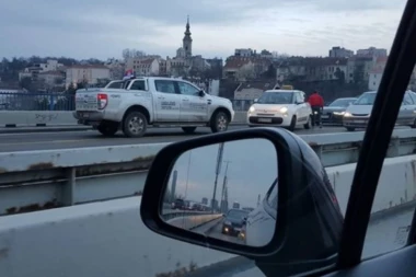 Oglasio se Beograđanin koji je vozio suprotnom trakom na Brankovom!