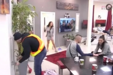 ZADRUGARI VRIŠTALI kad je obezbeđenje ULETELO u kuću!