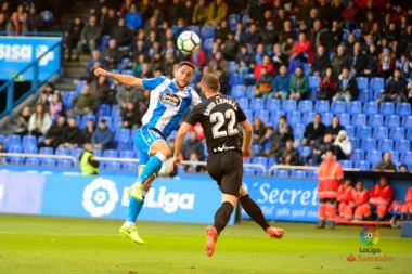 (VIDEO) GOLMAN EIBARA SE OBRUKAO: Dmitrović poklonio gol Deportivu