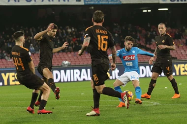 (VIDEO) "VUČICA" UTIŠALA NAPULJ: Roma zgazila Napoli!