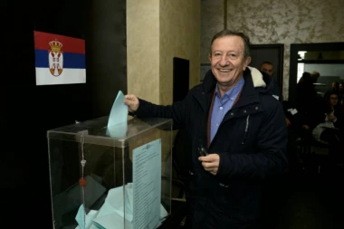 Nasmejani Šarenica glasao kod Sajma