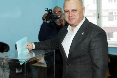 VESIĆ NEMA DILEMU: Očekujemo poverenje građana