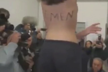 (VIDEO) GOLIM GRUDIMA NA BERLUSKONIJA!