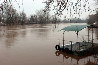 KRITIČNO NAREDNIH 10 DANA! Morava se izlila: Obustavljen saobraćaj, ljudi strepe od bujica!