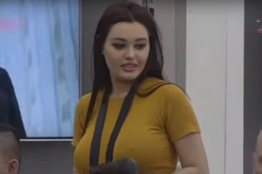 (VIDEO) NEMIRNE GRUDI ANE KORAĆ