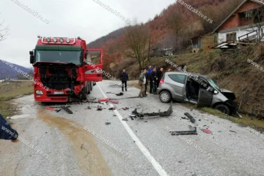 STRAVIČAN SUDAR KOD PREDEJANA: Saobraćaj blokiran u oba smera, više povređenih