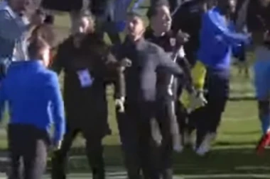 (VIDEO) HAOS POSLE DERBIJA U GRČKOJ: PAOK izjednačio u 97. minutu, ali izgubio