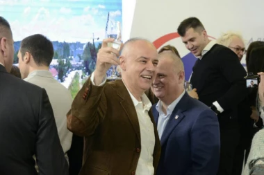 (FOTO) Ostavke Malog i Antića, a EVO šta je RADOJIČIĆ sve obećao BEOGRAĐANIMA