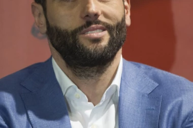 (VIDEO) PLJAS I GOTOVO! Pogledajte šta je Aleksandar Šapić mrtav hladan uradio pred kamerama, usred emisije!