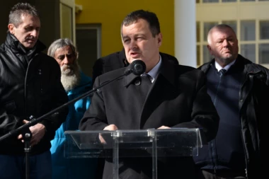 DAČIĆ NA DODELI STANOVA IZBEGLICAMA: Vaše pitanje traži vreme i posvećenost!