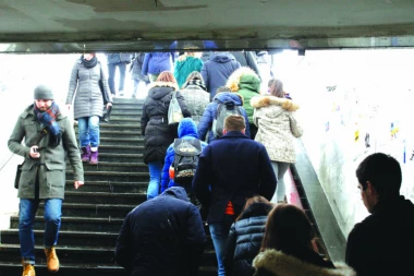 OPREZ! Bande džeparoša haraju u podzemnom kod "Ušća"