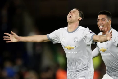 Matić dao gol i zaradio crveni, Mančester siti u finalu Liga kupa!