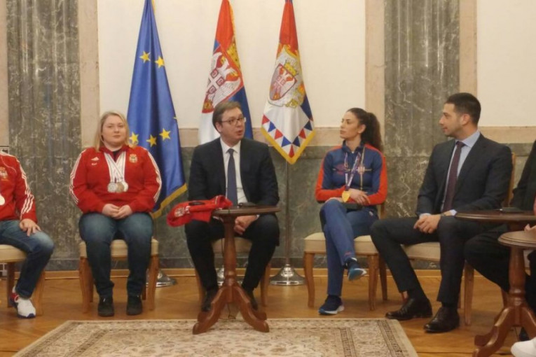 Aleksandar Vučić sa osvajačima medalja: DRŽAVA ĆE VAM UVEK POMAGATI!