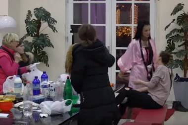 (VIDEO) NASILNICU NA ROBIJU! Krunićeva brutalno udarala Nadeždu, pa DISKVALIFIKOVANA!