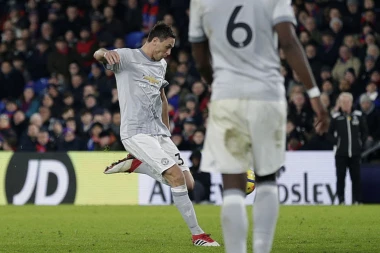 MATIĆ CRVENEO, ALI JE JUNAJTED POBEDIO: Mančester uz mnogo muke savladao Votford!