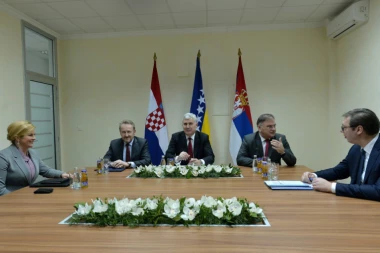 TRILATERALNI SASTANAK U MOSTARU: Izetbegović dočekao Vučića i Kolindu!