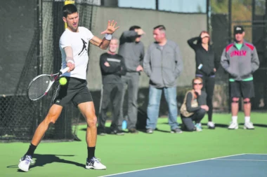 NEPOZNATI DETALJI O NOVAKOVOJ OPERACIJI: Đoković je odmah posle intervencije trenirao, i to polunag